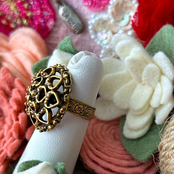 Vintage Gold Heart Filigree Cocktail Adjustable Ring - Picture 5 of 10